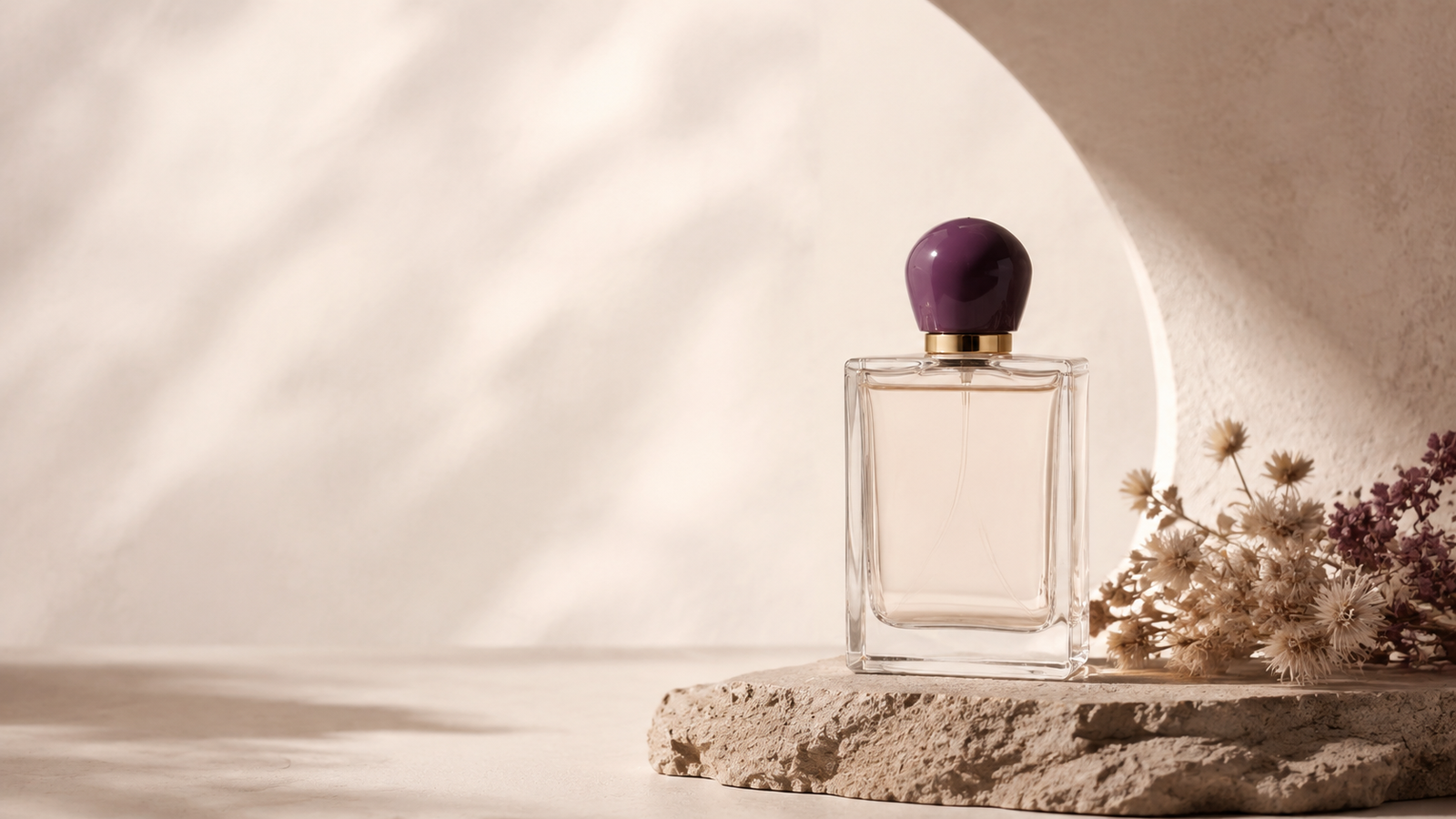 زجاجة عطر Khulud Lab الفاخرة وسط تفاصيل حجرية وزهور